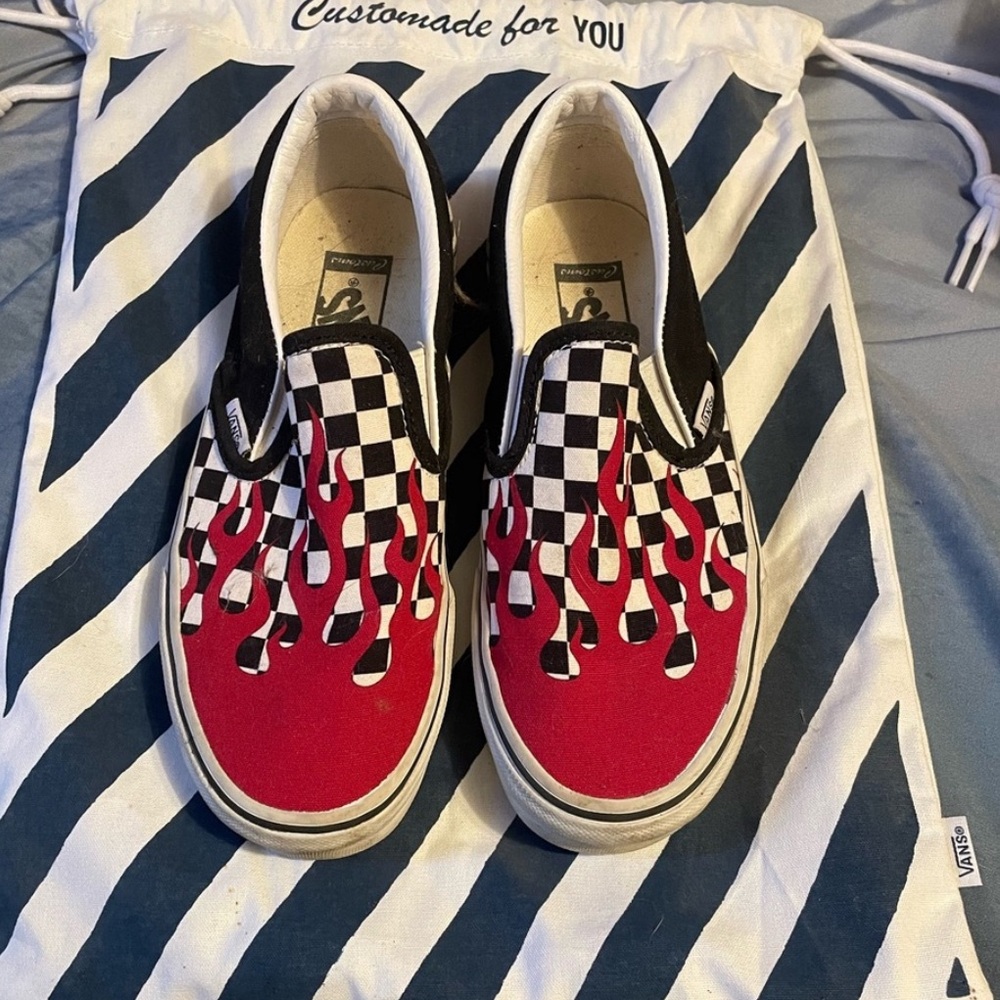 CUSTOM VANS